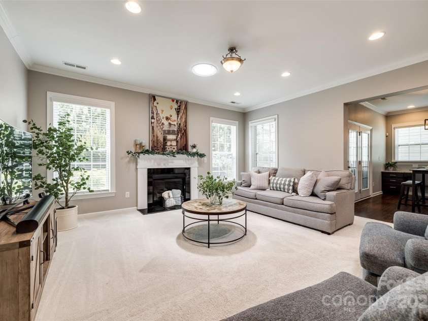 129 Hawks Creek Parkway, Fort Mill, SC 29708.  MLS# CAR4268135, YatesRealty ID 21272. Living Room