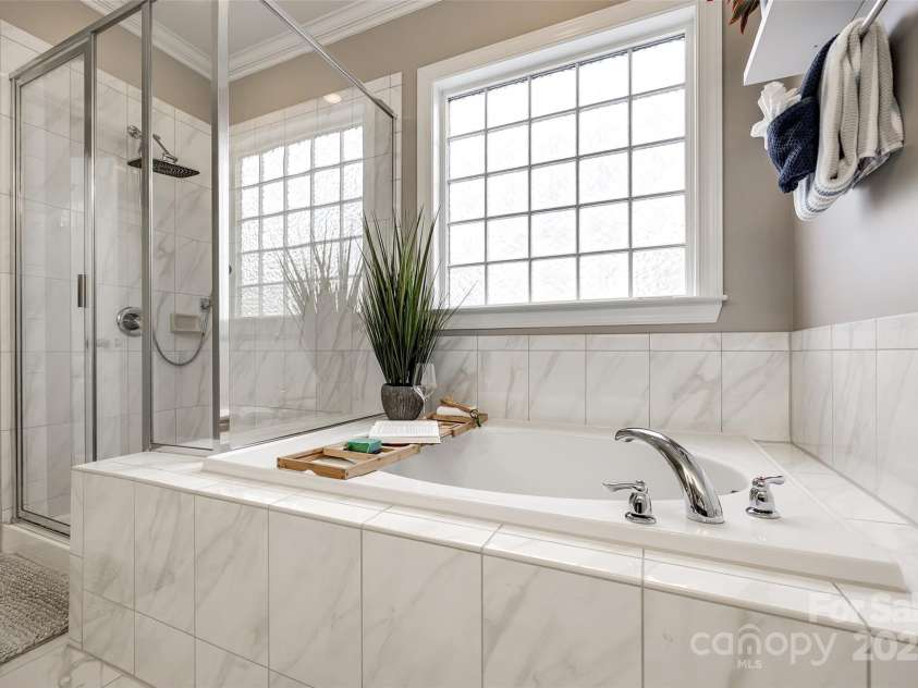 129 Hawks Creek Parkway, Fort Mill, SC 29708.  MLS# CAR4268135, YatesRealty ID 21272. Primary bathroom