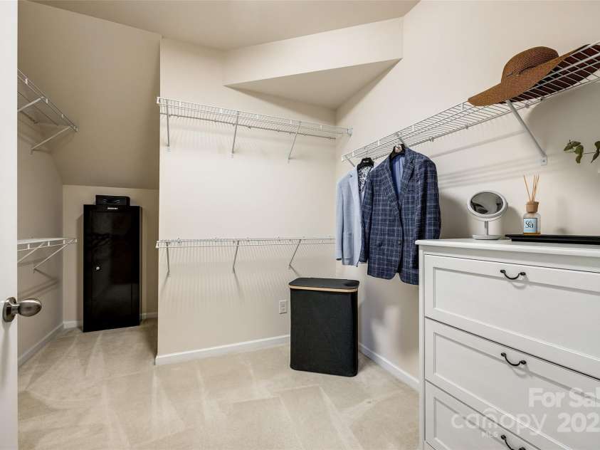 129 Hawks Creek Parkway, Fort Mill, SC 29708.  MLS# CAR4268135, YatesRealty ID 21272. Primary closet