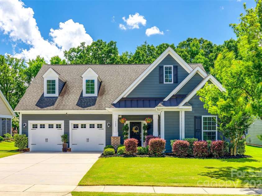 129 Hawks Creek Parkway, Fort Mill, SC 29708.  MLS# CAR4268135, YatesRealty ID 21272. Welcome Home!!