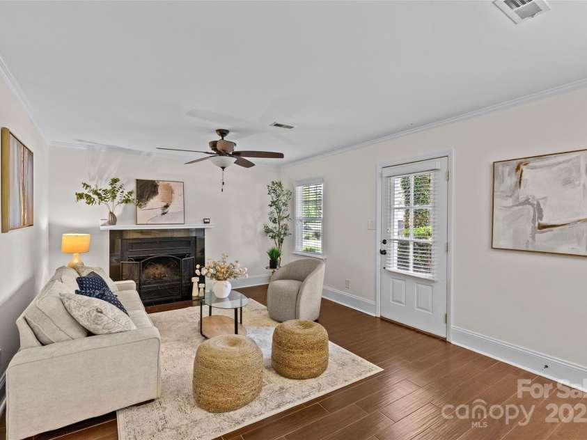 2813 Hilliard Drive, Charlotte, NC 28205.  MLS# CAR4266420, YatesRealty ID 21273. 