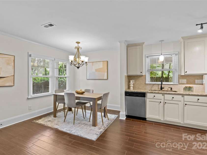 2813 Hilliard Drive, Charlotte, NC 28205.  MLS# CAR4266420, YatesRealty ID 21273. 