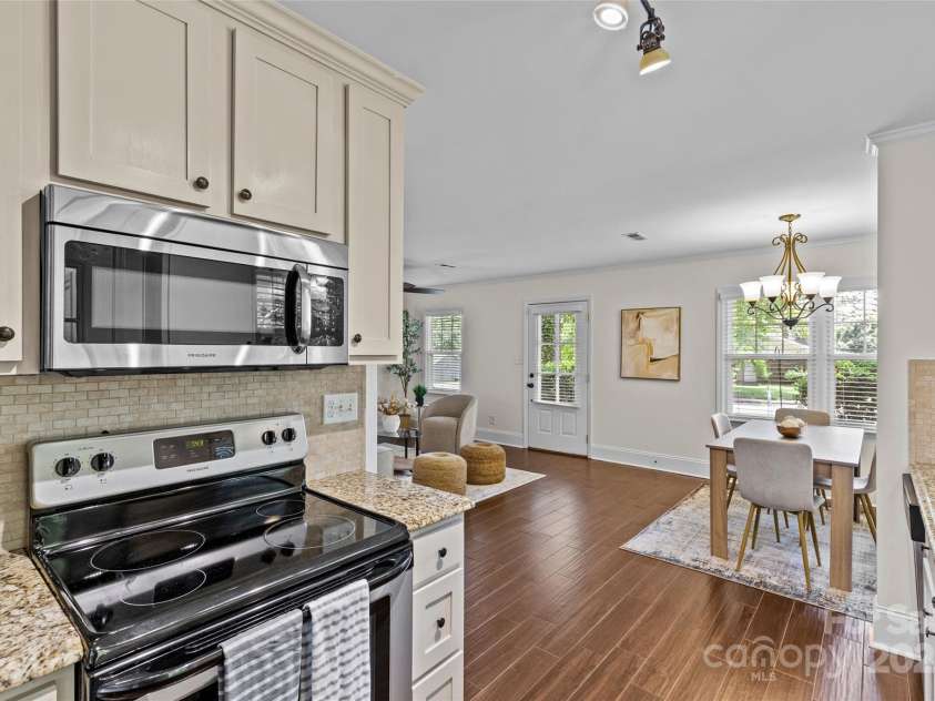 2813 Hilliard Drive, Charlotte, NC 28205.  MLS# CAR4266420, YatesRealty ID 21273. 