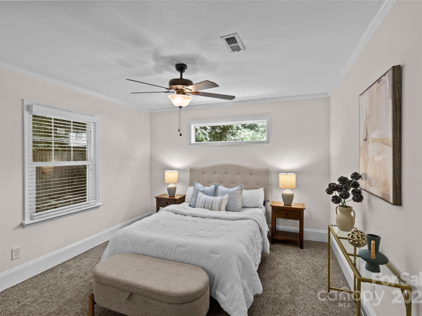 2813 Hilliard Drive, Charlotte, NC 28205.  MLS# CAR4266420, YatesRealty ID 21273. 