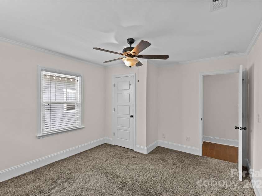 2813 Hilliard Drive, Charlotte, NC 28205.  MLS# CAR4266420, YatesRealty ID 21273. 