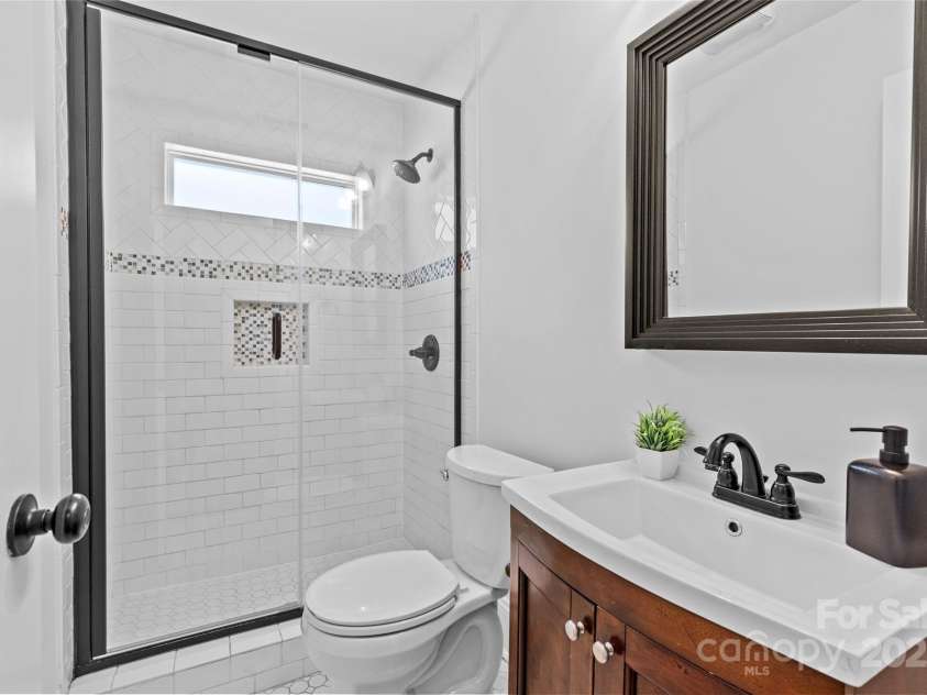 2813 Hilliard Drive, Charlotte, NC 28205.  MLS# CAR4266420, YatesRealty ID 21273. 