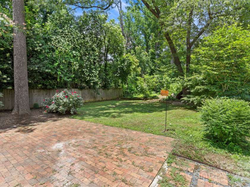 2813 Hilliard Drive, Charlotte, NC 28205.  MLS# CAR4266420, YatesRealty ID 21273. 