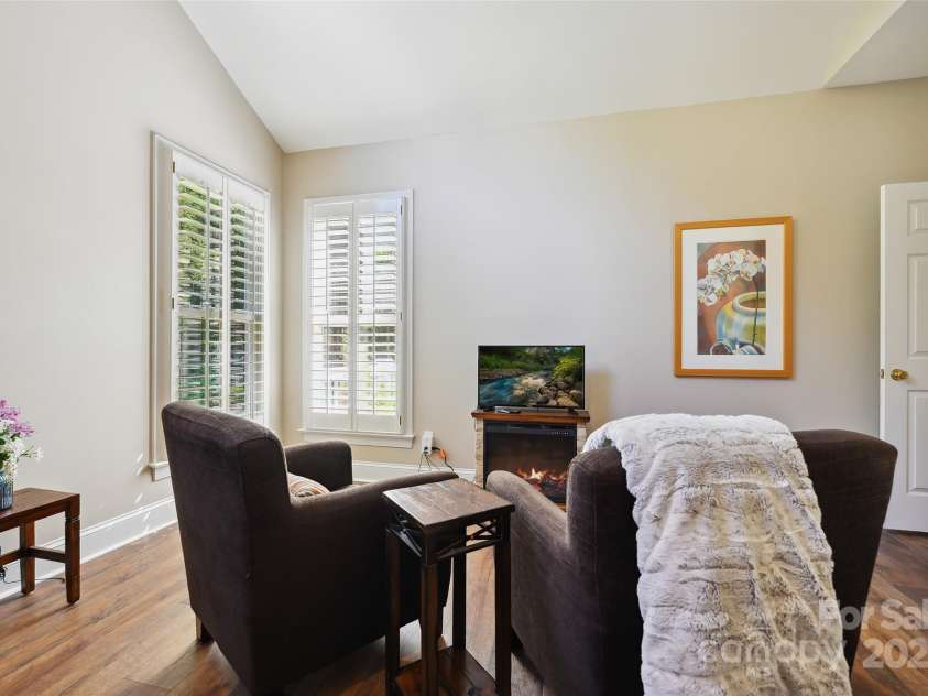 8109 Hawk Crest Court, Charlotte, NC 28270.  MLS# CAR4268028, YatesRealty ID 21274. 