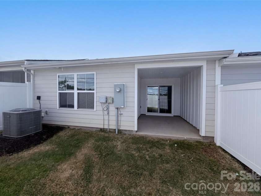 124 Kristin View Lane, Troutman, NC 28166.  MLS# CAR4380342, YatesRealty ID 21275. 
