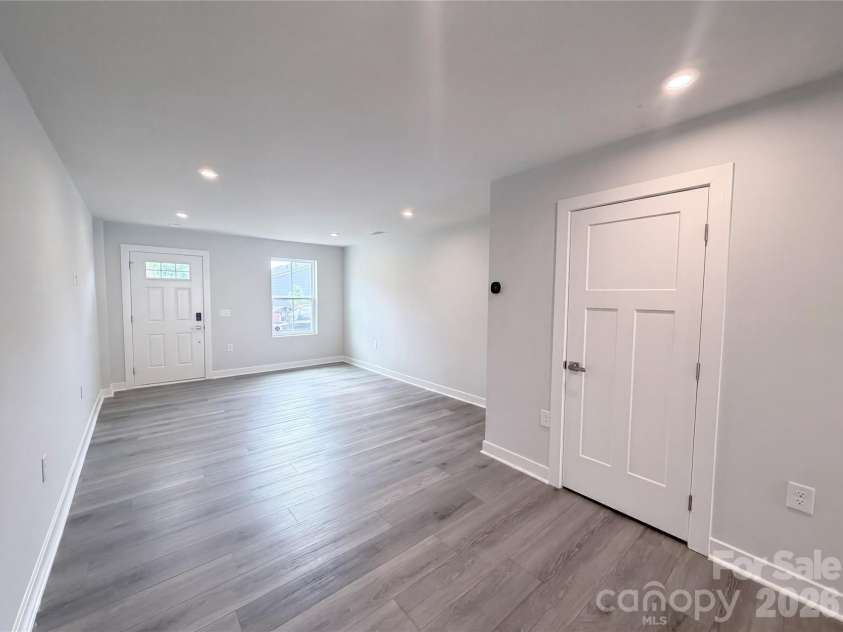 124 Kristin View Lane, Troutman, NC 28166.  MLS# CAR4380342, YatesRealty ID 21275. 