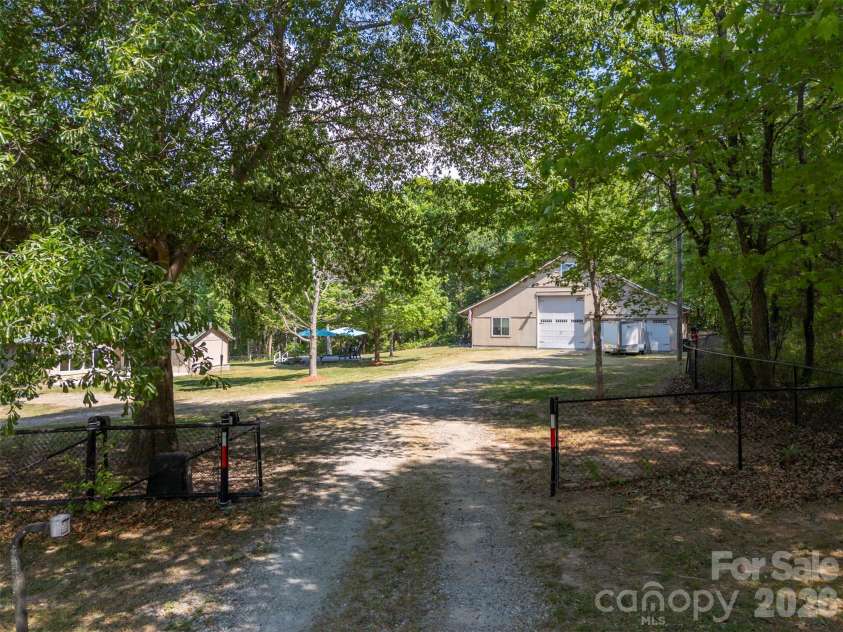 183-185 Rubin Thorne Road, Campobello, SC 29322.  MLS# CAR4366697, YatesRealty ID 21276. 