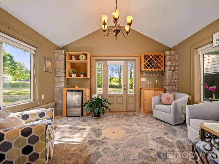 183-185 Rubin Thorne Road, Campobello, SC 29322.  MLS# CAR4366697, YatesRealty ID 21276. 