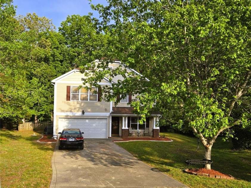 2206 Golden Larch Lane, Waxhaw, NC 28173.  MLS# CAR4244532, YatesRealty ID 21276. 