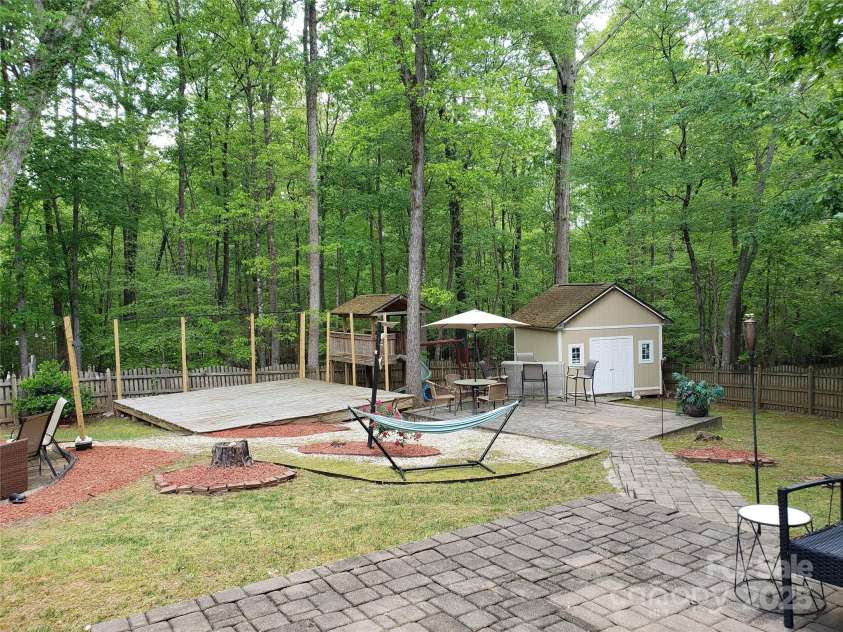 2206 Golden Larch Lane, Waxhaw, NC 28173.  MLS# CAR4244532, YatesRealty ID 21276. 