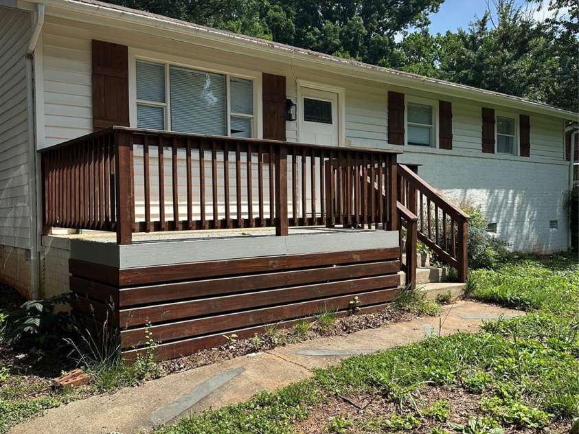 5200 Queen Anne Road, Charlotte, NC 28217.  MLS# CAR4271142, YatesRealty ID 21277. 
