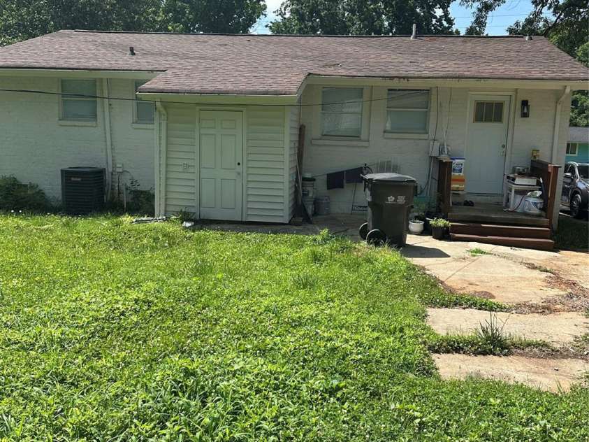 5200 Queen Anne Road, Charlotte, NC 28217.  MLS# CAR4271142, YatesRealty ID 21277. 