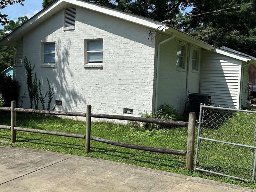5200 Queen Anne Road, Charlotte, NC 28217.  MLS# CAR4271142, YatesRealty ID 21277. 