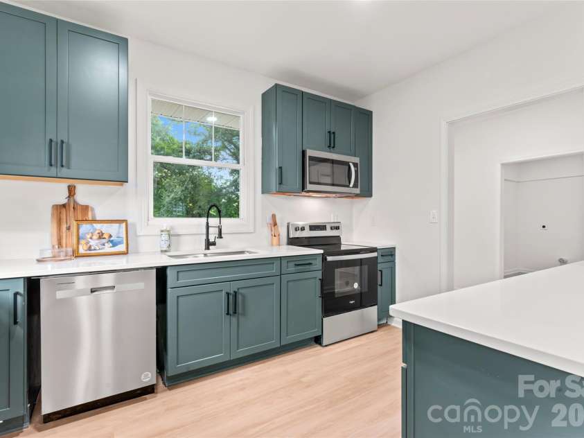 815 Second Avenue, Gastonia, NC 28054.  MLS# CAR4259204, YatesRealty ID 21277. 
