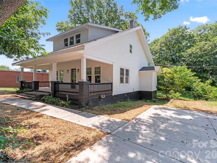 815 Second Avenue, Gastonia, NC 28054.  MLS# CAR4259204, YatesRealty ID 21277. 