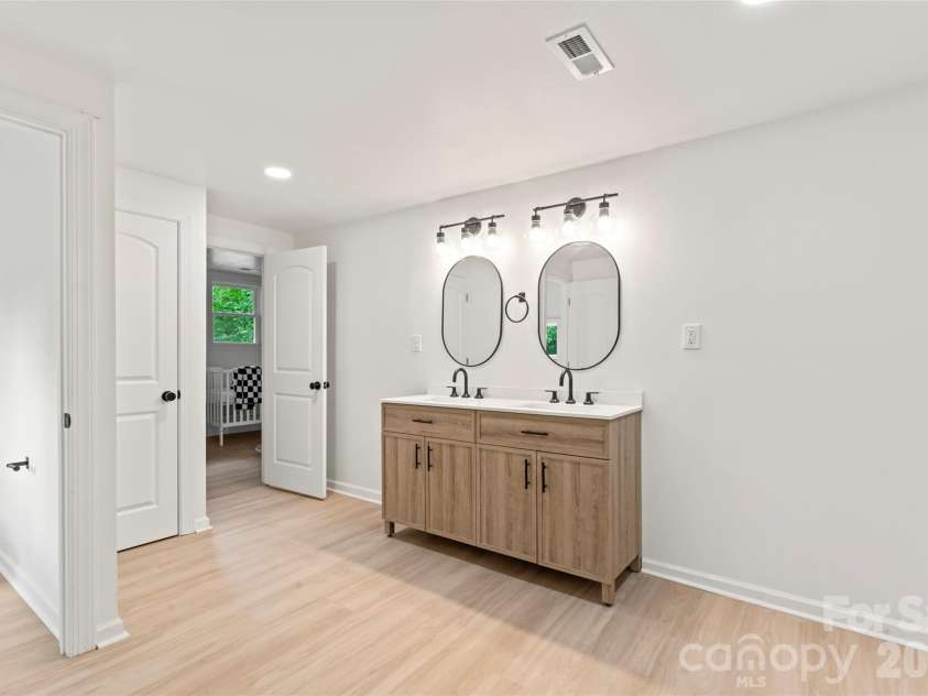 815 Second Avenue, Gastonia, NC 28054.  MLS# CAR4259204, YatesRealty ID 21277. J&J Bathroom