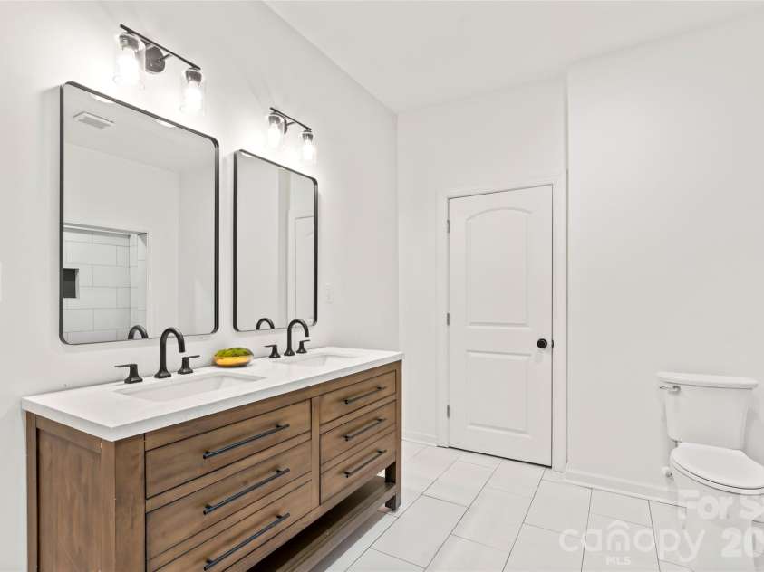 815 Second Avenue, Gastonia, NC 28054.  MLS# CAR4259204, YatesRealty ID 21277. Primary Bathroom
