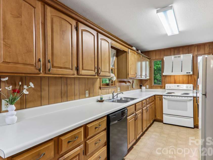 267 Caldwell Drive, Maggie Valley, NC 28751.  MLS# CAR4377603, YatesRealty ID 21278. 