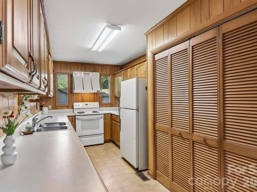 267 Caldwell Drive, Maggie Valley, NC 28751.  MLS# CAR4377603, YatesRealty ID 21278. 