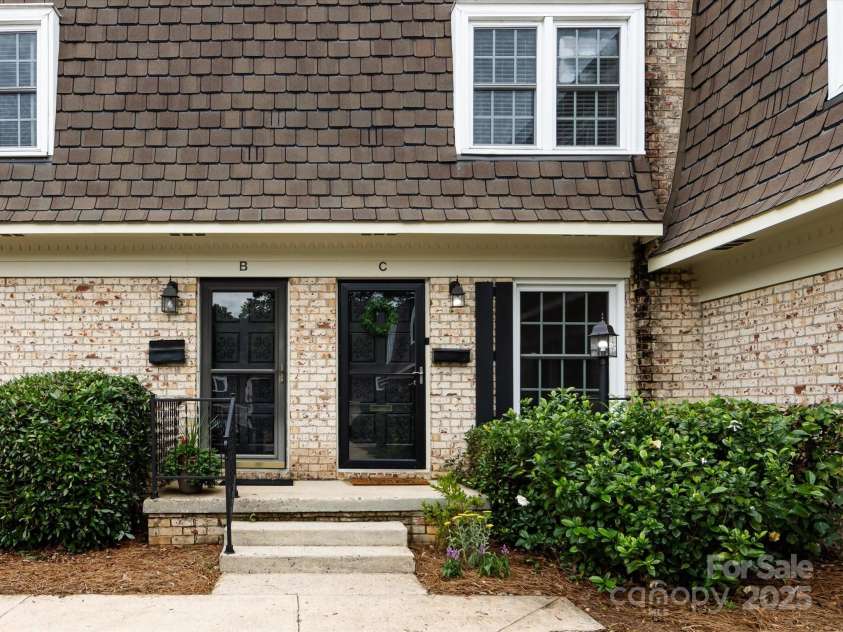 1708 Roxborough Road, Charlotte, NC 28211.  MLS# CAR4271759, YatesRealty ID 21279. 