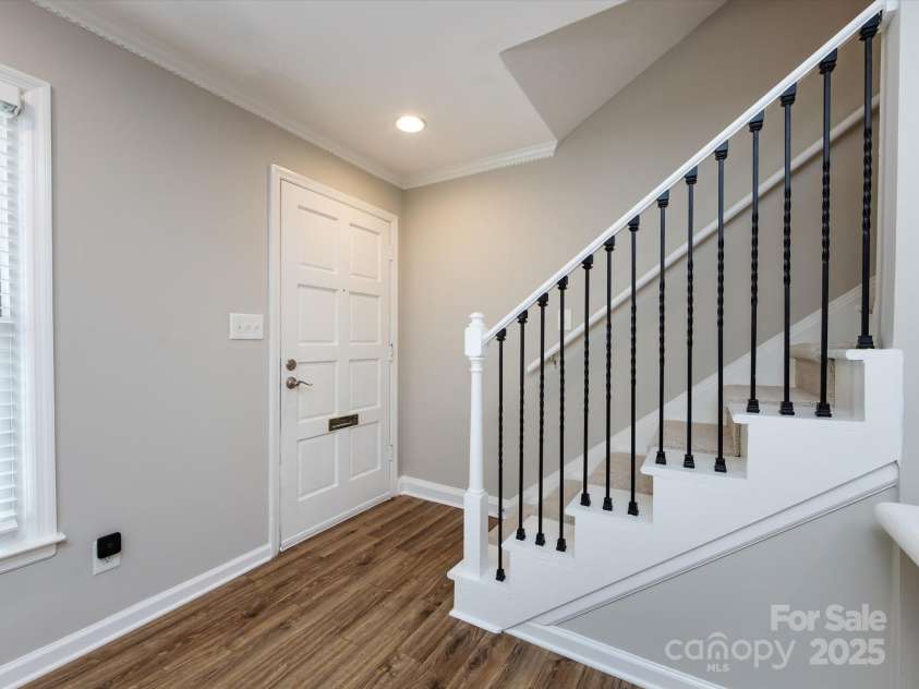 1708 Roxborough Road, Charlotte, NC 28211.  MLS# CAR4271759, YatesRealty ID 21279. 