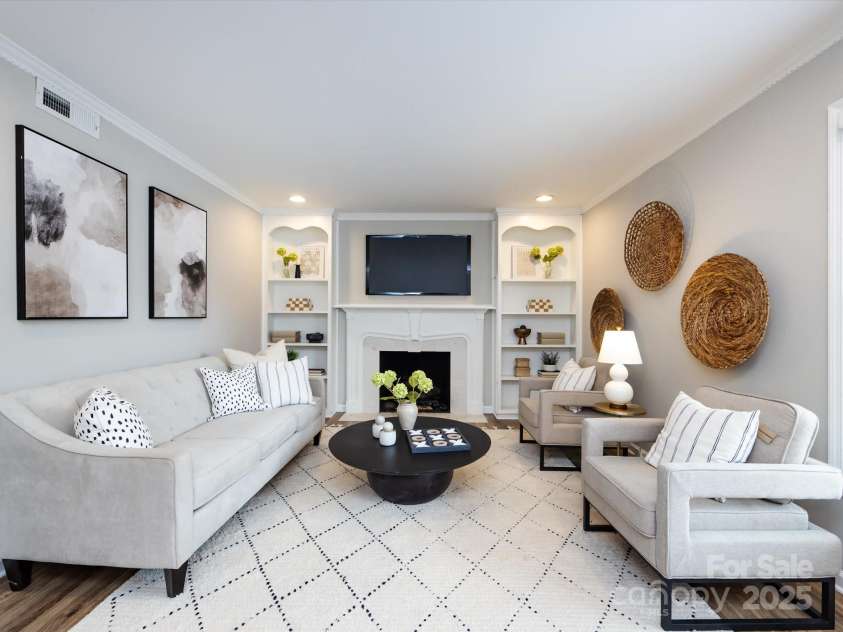 1708 Roxborough Road, Charlotte, NC 28211.  MLS# CAR4271759, YatesRealty ID 21279. 