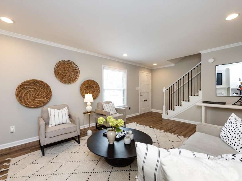 1708 Roxborough Road, Charlotte, NC 28211.  MLS# CAR4271759, YatesRealty ID 21279. 