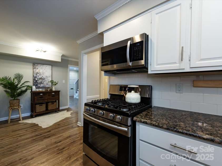 1708 Roxborough Road, Charlotte, NC 28211.  MLS# CAR4271759, YatesRealty ID 21279. 