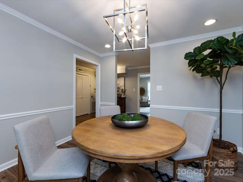 1708 Roxborough Road, Charlotte, NC 28211.  MLS# CAR4271759, YatesRealty ID 21279. 