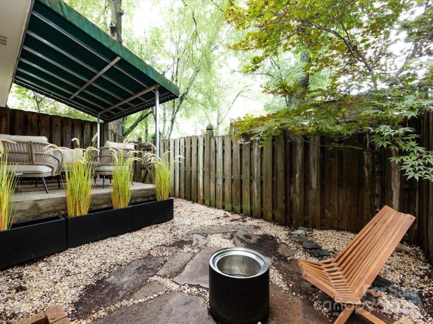 1708 Roxborough Road, Charlotte, NC 28211.  MLS# CAR4271759, YatesRealty ID 21279. 