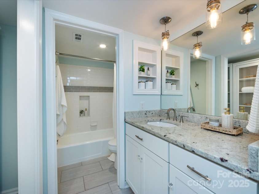 1708 Roxborough Road, Charlotte, NC 28211.  MLS# CAR4271759, YatesRealty ID 21279. Access to private bath with subway tiled tub shower combo and toilet.