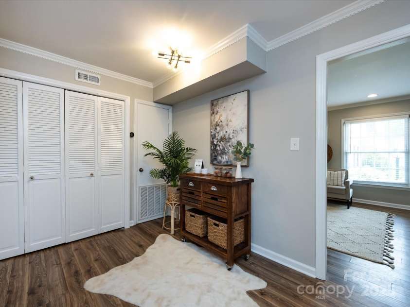 1708 Roxborough Road, Charlotte, NC 28211.  MLS# CAR4271759, YatesRealty ID 21279. Breakfast area can also serve as spot for coffee or wine bar, or even a desk area