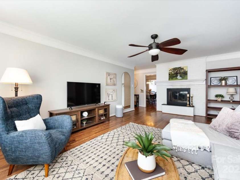 1708 Roxborough Road, Charlotte, NC 28211.  MLS# CAR4324913, YatesRealty ID 21279. 