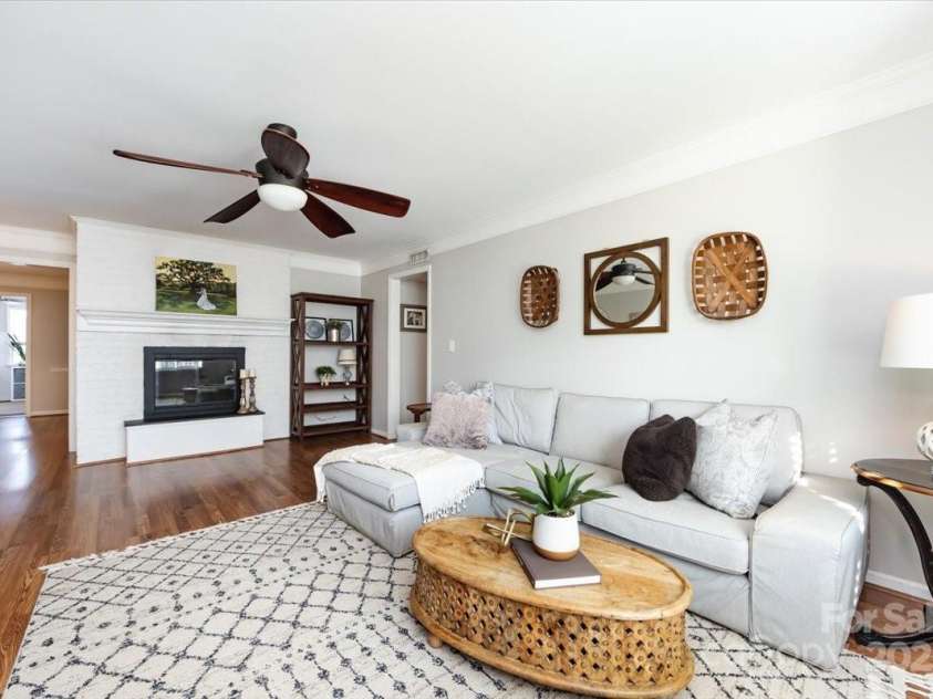 1708 Roxborough Road, Charlotte, NC 28211.  MLS# CAR4324913, YatesRealty ID 21279. 