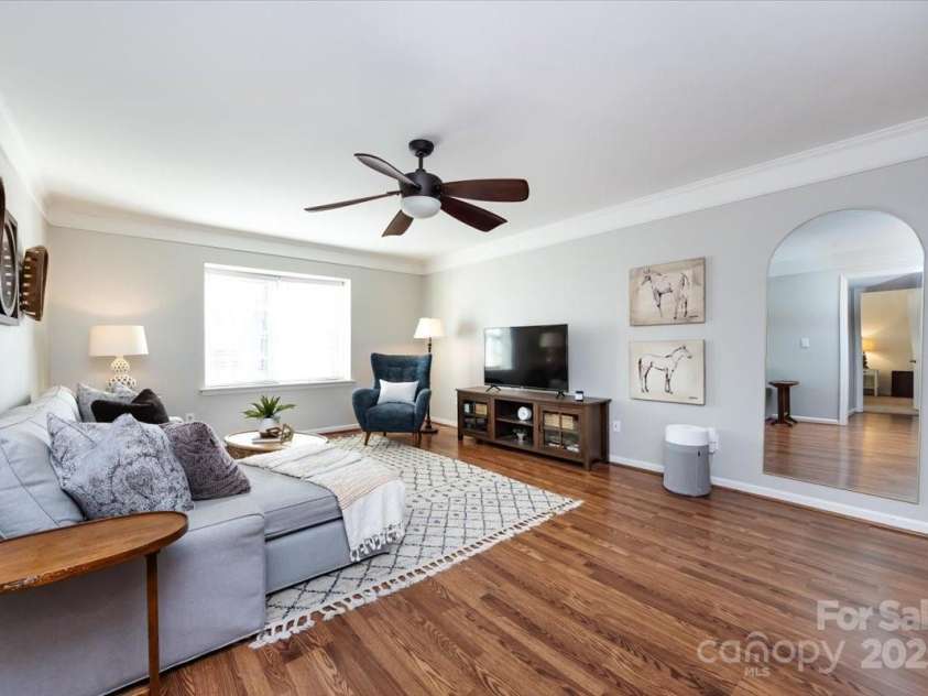 1708 Roxborough Road, Charlotte, NC 28211.  MLS# CAR4324913, YatesRealty ID 21279. 