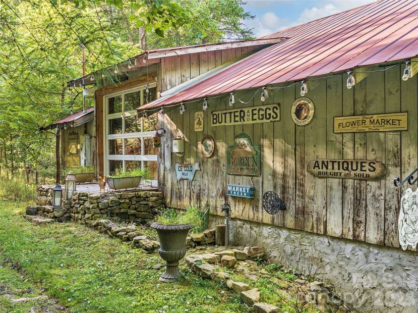 4546 Pine Log Road, Brasstown, NC 28902.  MLS# CAR4368222, YatesRealty ID 21279. 