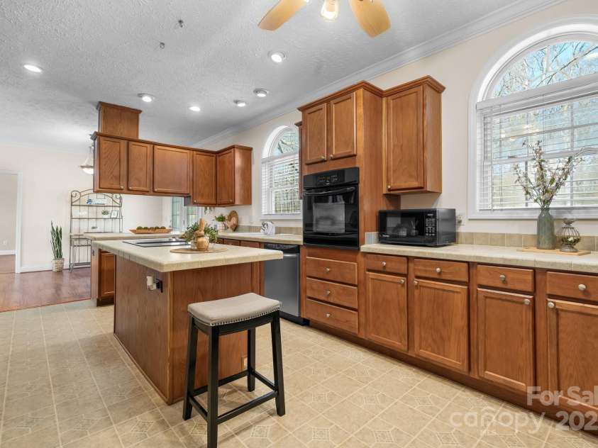 468 White Oak Branch Road, Statesville, NC 28625.  MLS# CAR4225027, YatesRealty ID 2128. 