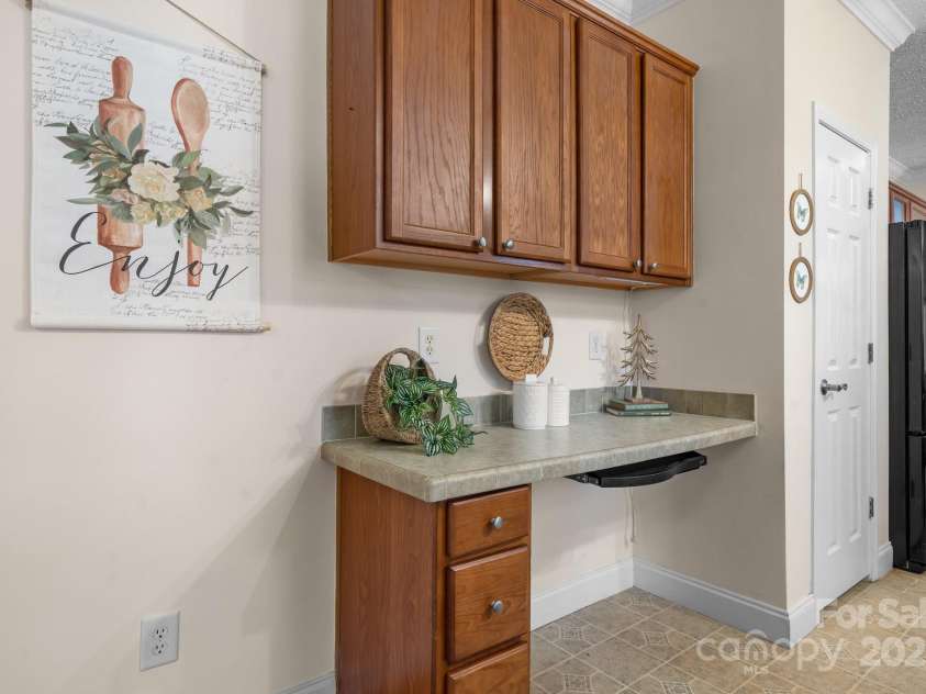 468 White Oak Branch Road, Statesville, NC 28625.  MLS# CAR4225027, YatesRealty ID 2128. 
