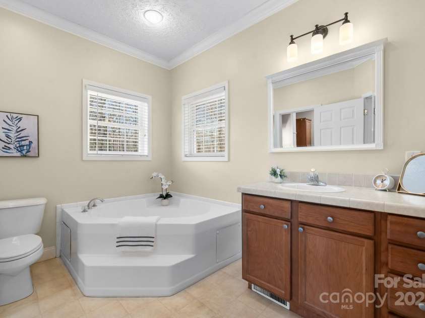 468 White Oak Branch Road, Statesville, NC 28625.  MLS# CAR4225027, YatesRealty ID 2128. 