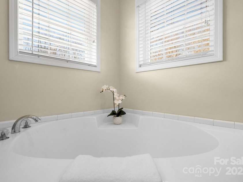 468 White Oak Branch Road, Statesville, NC 28625.  MLS# CAR4225027, YatesRealty ID 2128. 