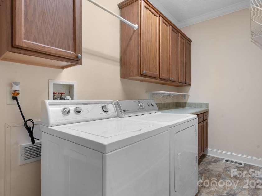 468 White Oak Branch Road, Statesville, NC 28625.  MLS# CAR4225027, YatesRealty ID 2128. 
