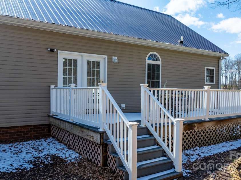468 White Oak Branch Road, Statesville, NC 28625.  MLS# CAR4225027, YatesRealty ID 2128. 