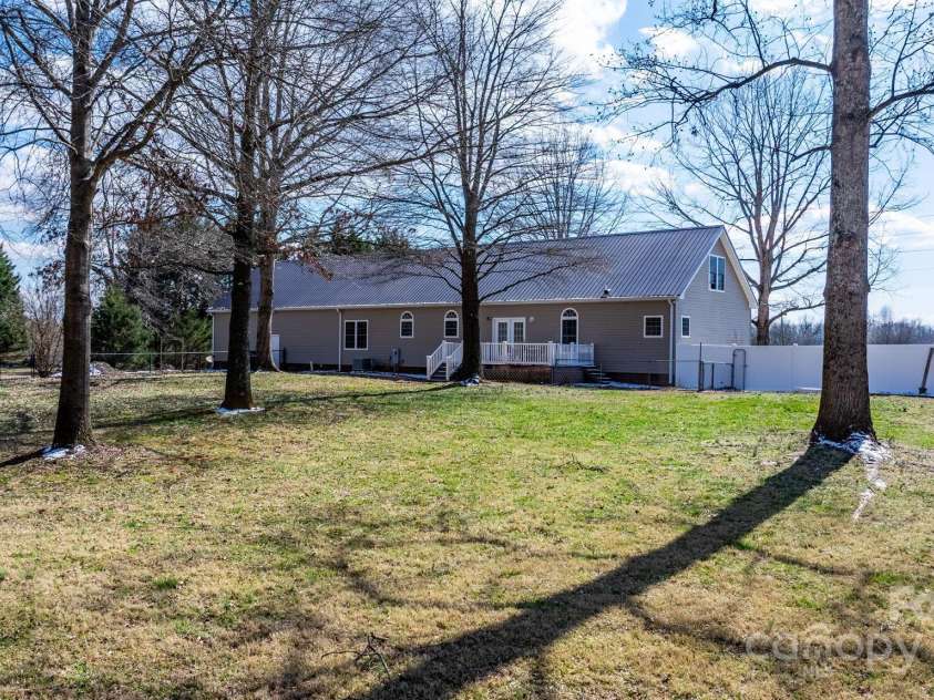 468 White Oak Branch Road, Statesville, NC 28625.  MLS# CAR4225027, YatesRealty ID 2128. 