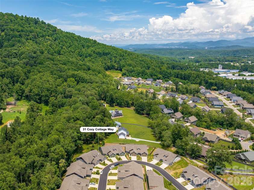 31 Cozy Cottage Way, Arden, NC 28704.  MLS# CAR4364624, YatesRealty ID 21280. 