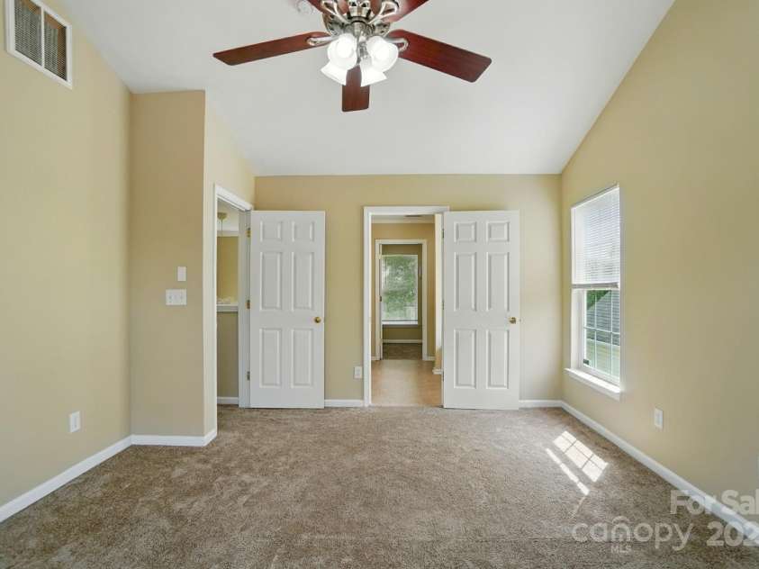 4982 Bentgrass Run Drive, Charlotte, NC 28269.  MLS# CAR4271129, YatesRealty ID 21280. 