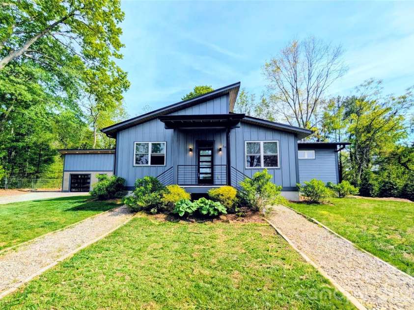 206 Flathouse Drive, Asheville, NC 28804.  MLS# CAR4374372, YatesRealty ID 21282. 